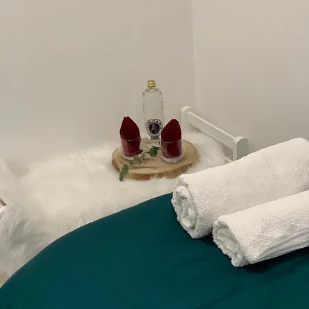 Con Piscina En El Centro De Lägenhet *