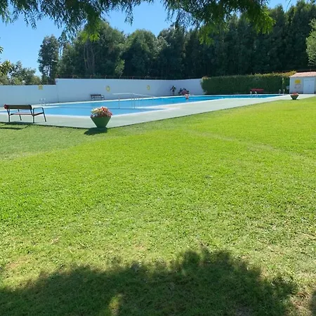 Con Piscina En El Centro De Apartment *