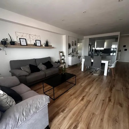 Con Piscina En El Centro De Санхенхо