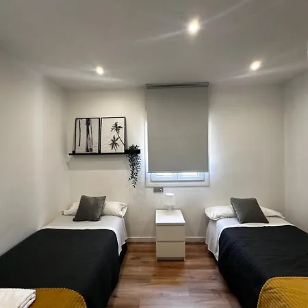 Con Piscina En El Centro De * Санхенхо