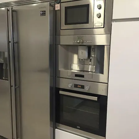 Con Piscina En El Centro De Lägenhet *