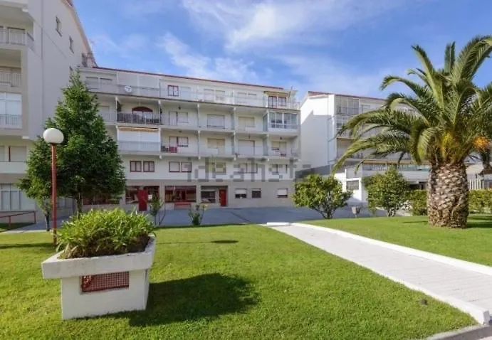 Con Piscina En El Centro De Apartamento *