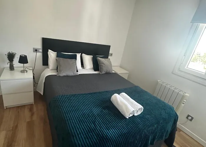 Con Piscina En El Centro De Διαμέρισμα